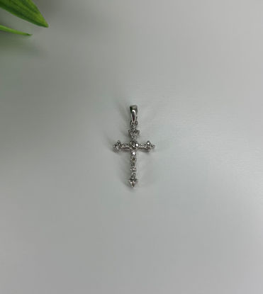 Image de Pendentif croix en or blanc avec diamants