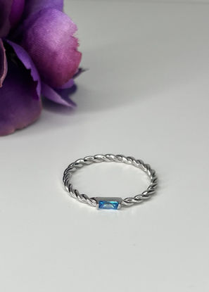 Image de Bague en or blanc 10KT avec zircon cubique bleu